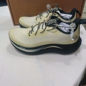 New Balance Womens FuelCell Propel V4 Permafrost. Size 5W